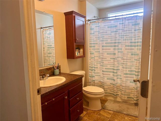 165 S Opdyke Road, Auburn Hills, MI 48326