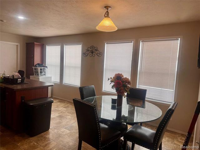 165 S Opdyke Road, Auburn Hills, MI 48326