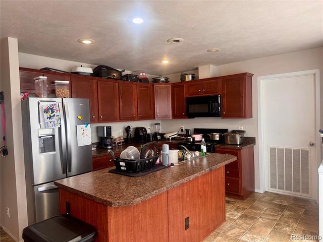 165 S Opdyke Road, Auburn Hills, MI 48326