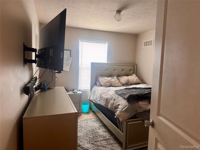 165 S Opdyke Road, Auburn Hills, MI 48326