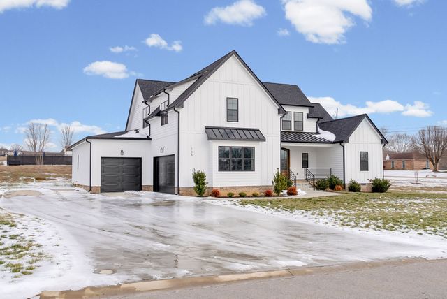 105 Sarah Frances Ct, Clarksville, TN 37043