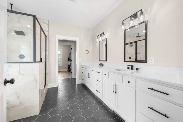 105 Sarah Frances Ct, Clarksville, TN 37043