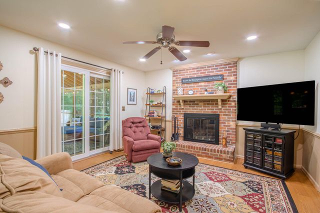 7301 TOPAZ CT, Hebron, MD 21830