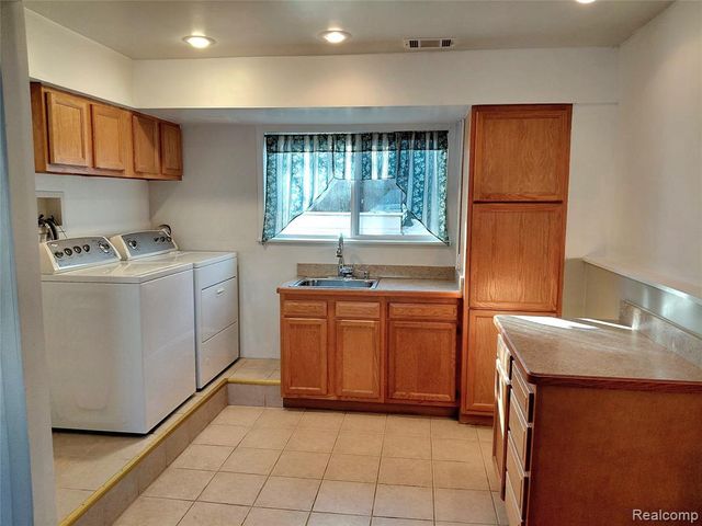 131 S Christine, Westland, MI 48186