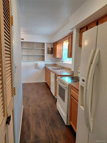 131 S Christine, Westland, MI 48186