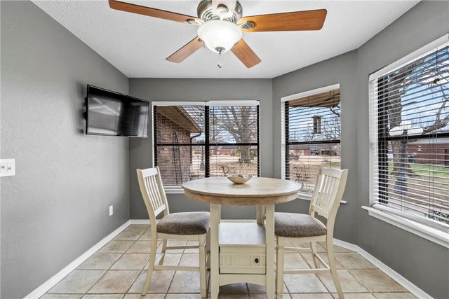 21636 Seminole Court, Siloam Springs, AR 72761