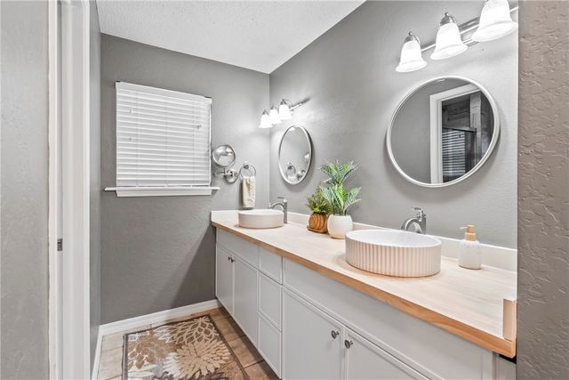 21636 Seminole Court, Siloam Springs, AR 72761