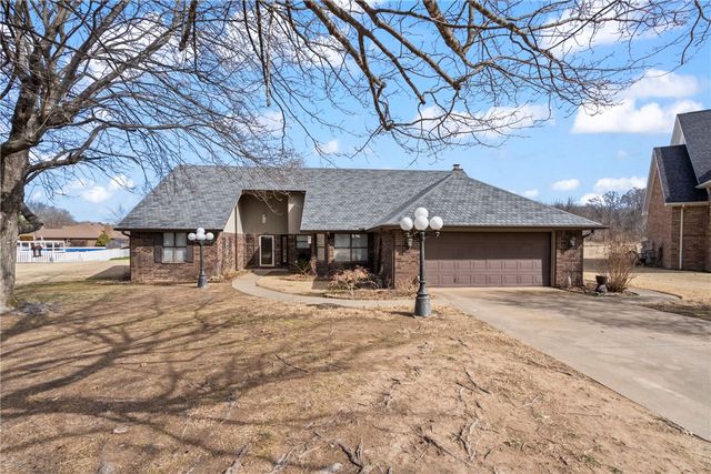 21636 Seminole Court, Siloam Springs, AR 72761