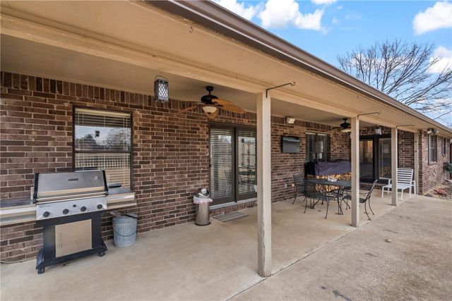 21636 Seminole Court, Siloam Springs, AR 72761