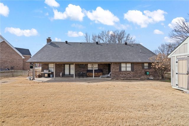 21636 Seminole Court, Siloam Springs, AR 72761