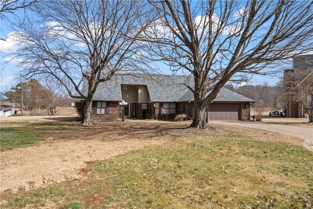 21636 Seminole Court, Siloam Springs, AR 72761