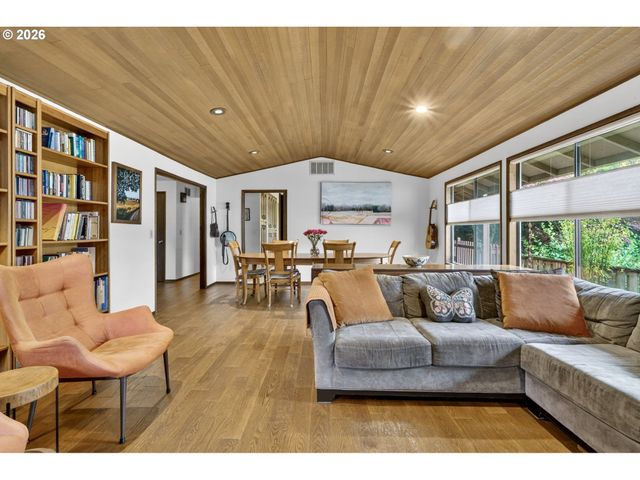 4654 Sw FLOWER Pl, Portland, OR 97221