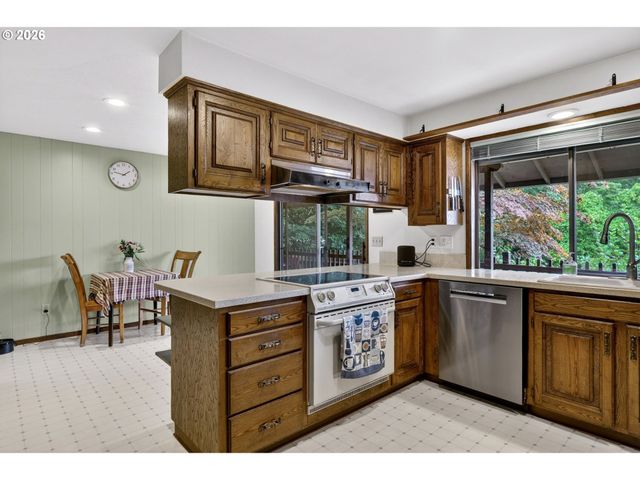 4654 Sw FLOWER Pl, Portland, OR 97221