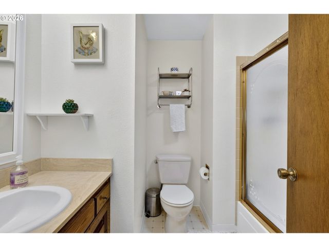 4654 Sw FLOWER Pl, Portland, OR 97221
