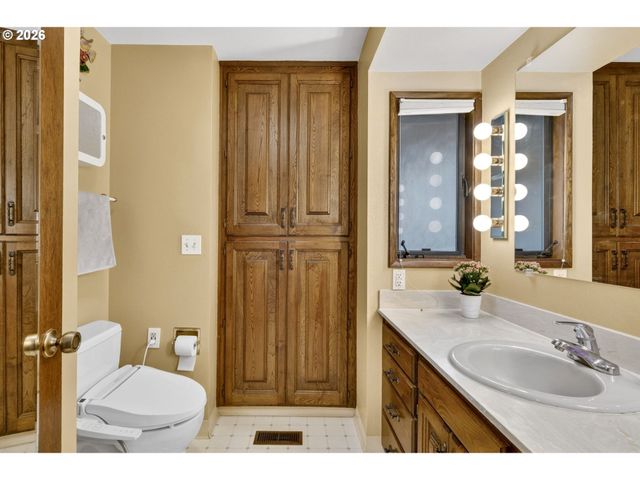 4654 Sw FLOWER Pl, Portland, OR 97221