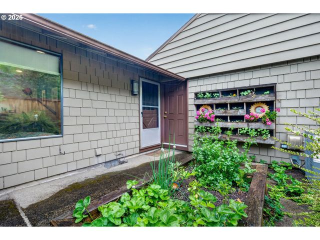 4654 Sw FLOWER Pl, Portland, OR 97221