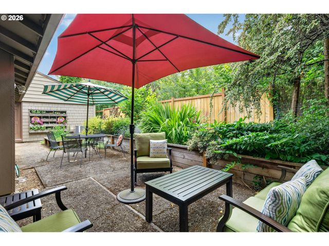 4654 Sw FLOWER Pl, Portland, OR 97221