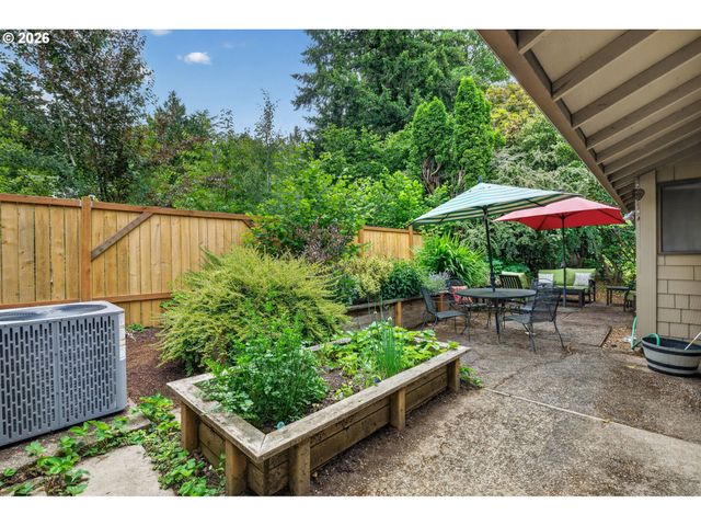 4654 Sw FLOWER Pl, Portland, OR 97221