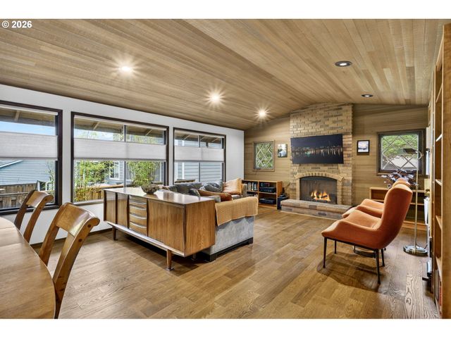 4654 Sw FLOWER Pl, Portland, OR 97221