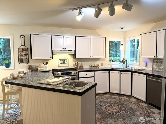 7215 NE Dolphin Drive, Bainbridge Island, WA 98110