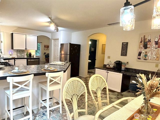 7215 NE Dolphin Drive, Bainbridge Island, WA 98110