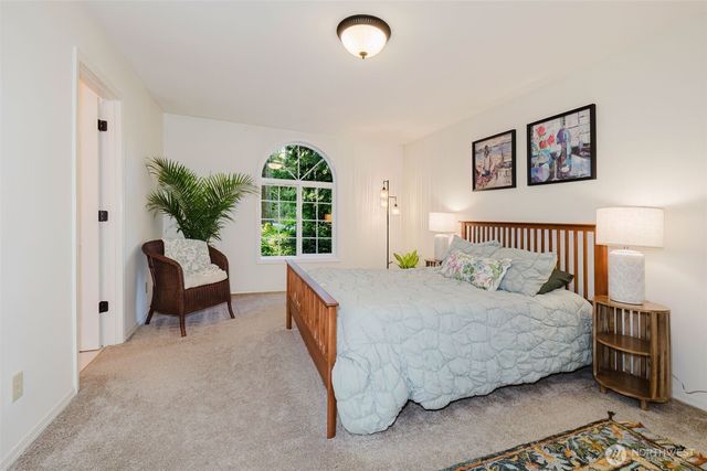 7215 NE Dolphin Drive, Bainbridge Island, WA 98110