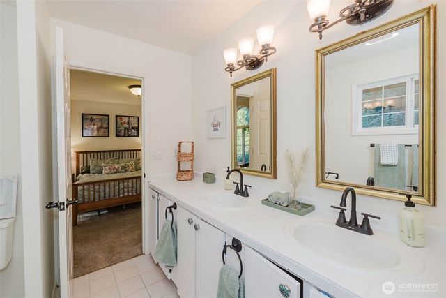 7215 NE Dolphin Drive, Bainbridge Island, WA 98110