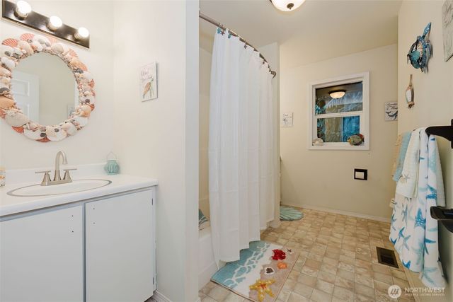 7215 NE Dolphin Drive, Bainbridge Island, WA 98110