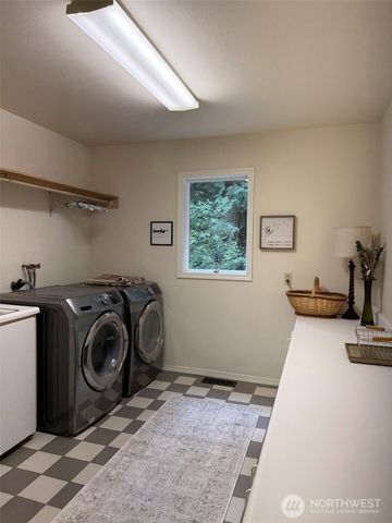 7215 NE Dolphin Drive, Bainbridge Island, WA 98110