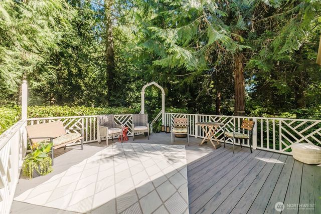 7215 NE Dolphin Drive, Bainbridge Island, WA 98110
