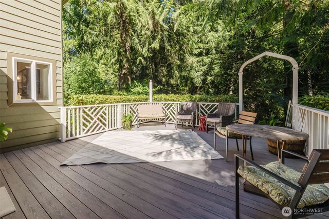 7215 NE Dolphin Drive, Bainbridge Island, WA 98110