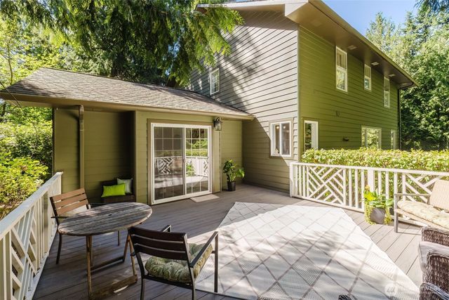 7215 NE Dolphin Drive, Bainbridge Island, WA 98110