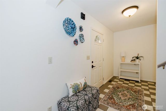 7215 NE Dolphin Drive, Bainbridge Island, WA 98110