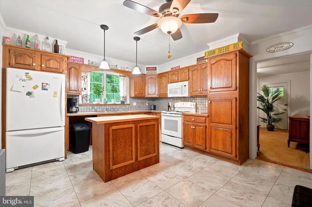 1933 DETWILER RD, Harleysville, PA 19438