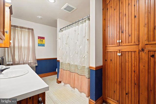1933 DETWILER RD, Harleysville, PA 19438