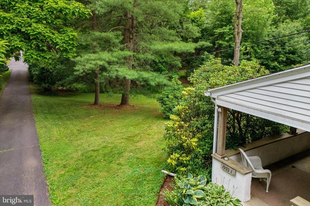 1933 DETWILER RD, Harleysville, PA 19438