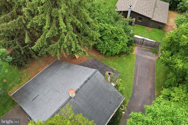 1933 DETWILER RD, Harleysville, PA 19438