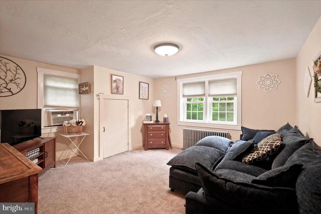 1933 DETWILER RD, Harleysville, PA 19438