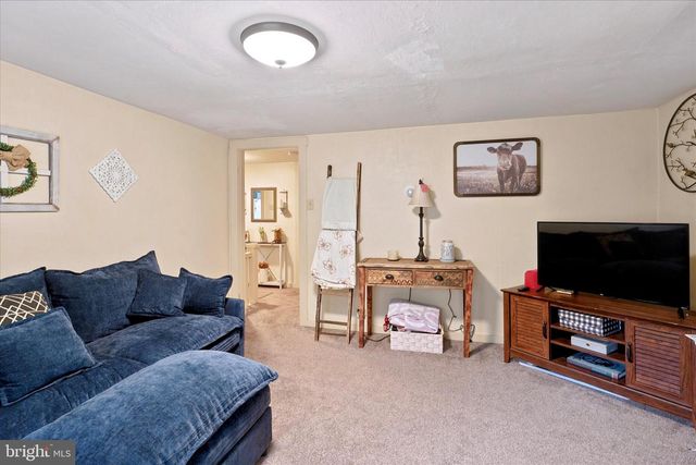 1933 DETWILER RD, Harleysville, PA 19438