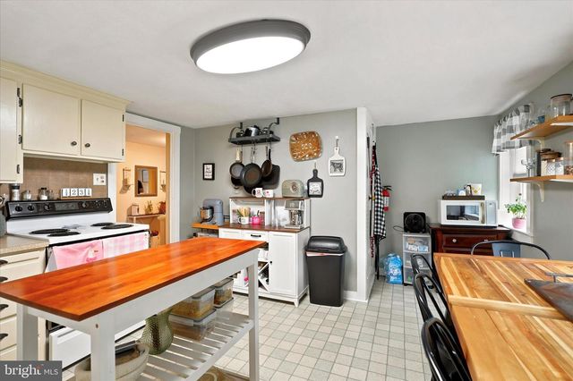1933 DETWILER RD, Harleysville, PA 19438