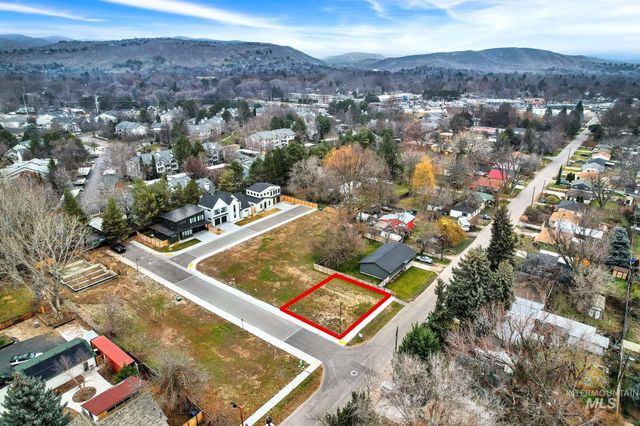 3002 N Water Run Ln, Boise, ID 83703