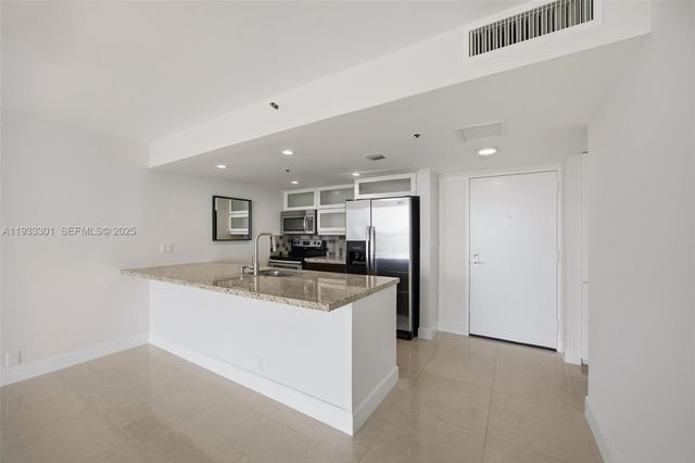 7601 E Treasure Dr 1119, North Bay Village, FL 33141