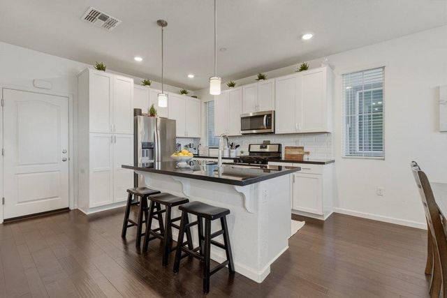 1131 Julia Circle, Hollister, CA 95023