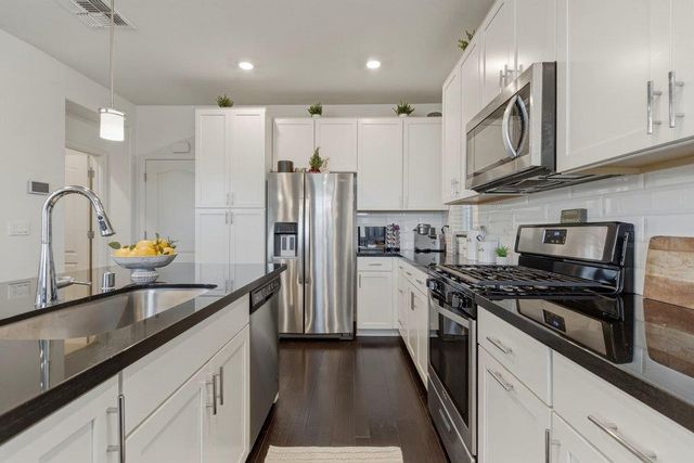 1131 Julia Circle, Hollister, CA 95023