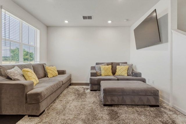 1131 Julia Circle, Hollister, CA 95023