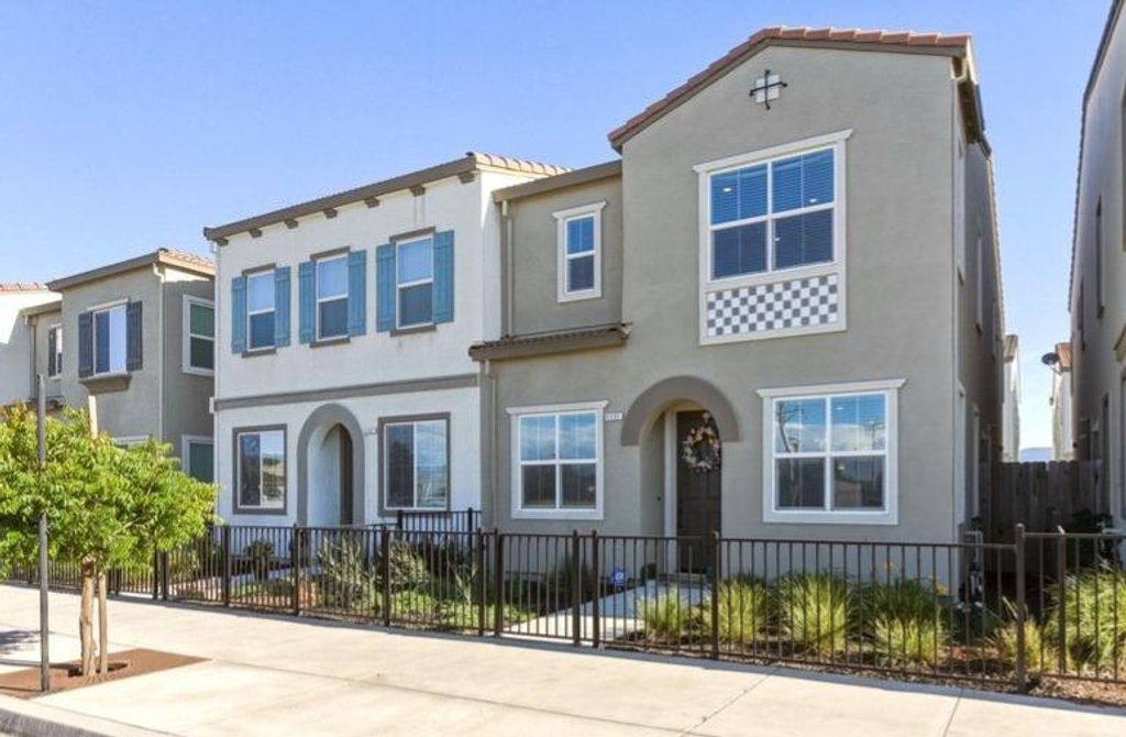 1131 Julia Circle, Hollister, CA 95023