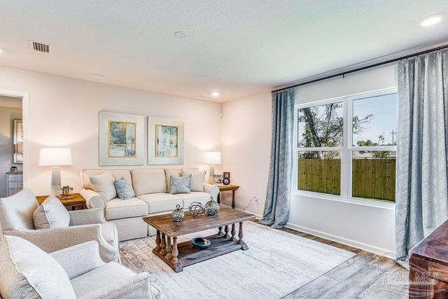 6508 Firefly Dr, Milton, FL 32583