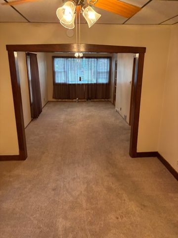 5452 W Warwick Avenue, Chicago, IL 60641