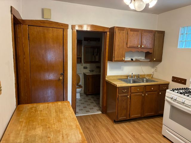 5452 W Warwick Avenue, Chicago, IL 60641