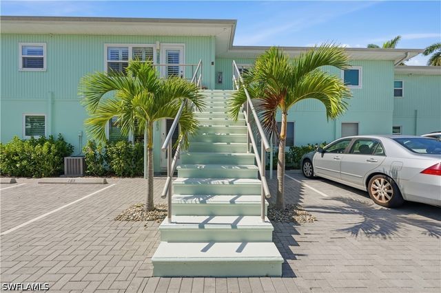 285 8th AVE S 285, Naples, FL 34102